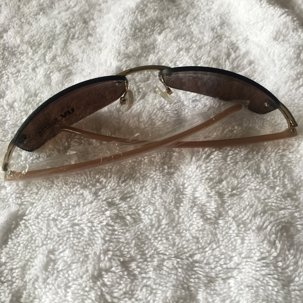 Sunglasses - Picture 4 of 6